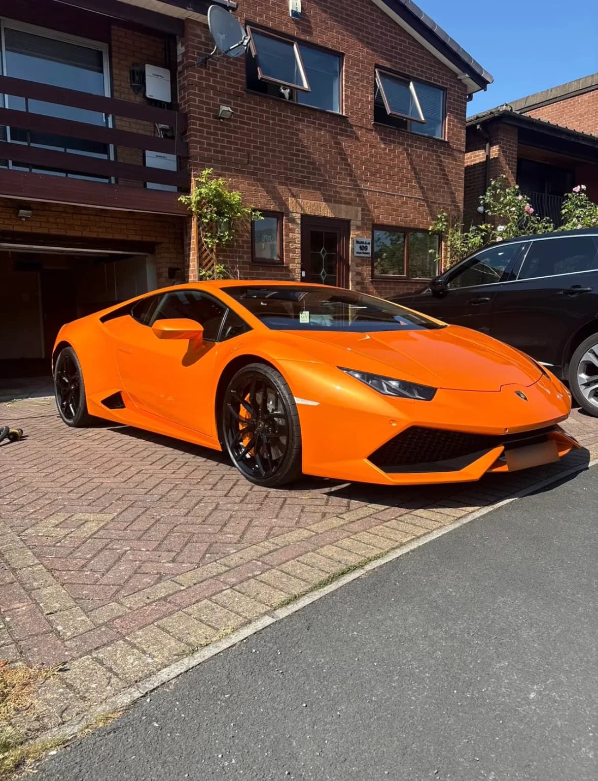 Orange Lamborghini Huracán exterior